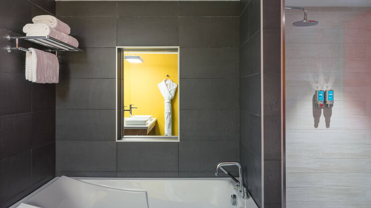 Breezy Suite, Suite, 1 King 